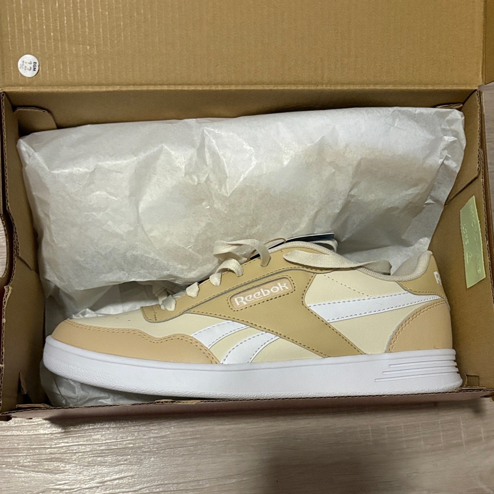 Reebok Court Advance Low-Top Sneaker in Cream & White